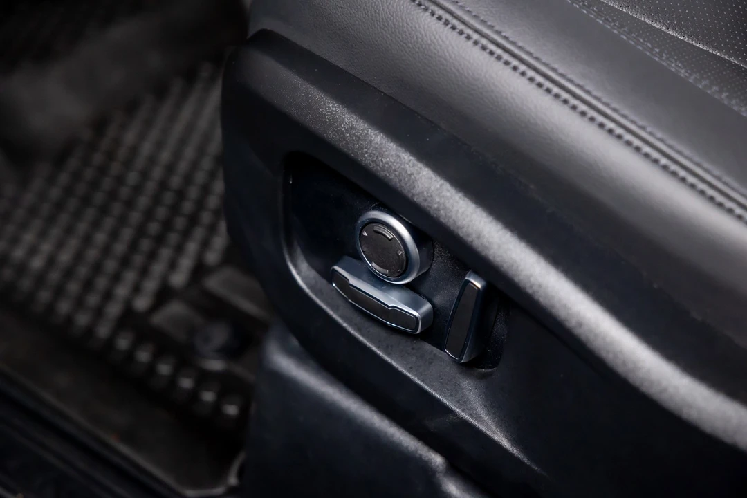 2023 Land Rover Defender L663 - Image 18 of 21