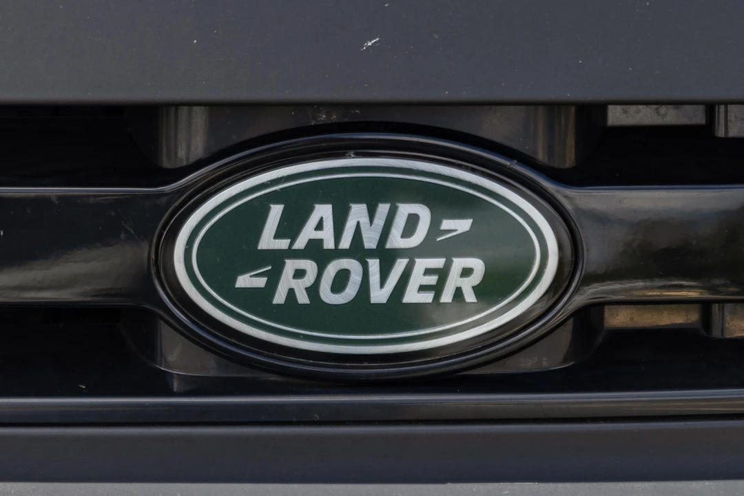 2023 Land Rover Defender L663 - Image 16 of 31