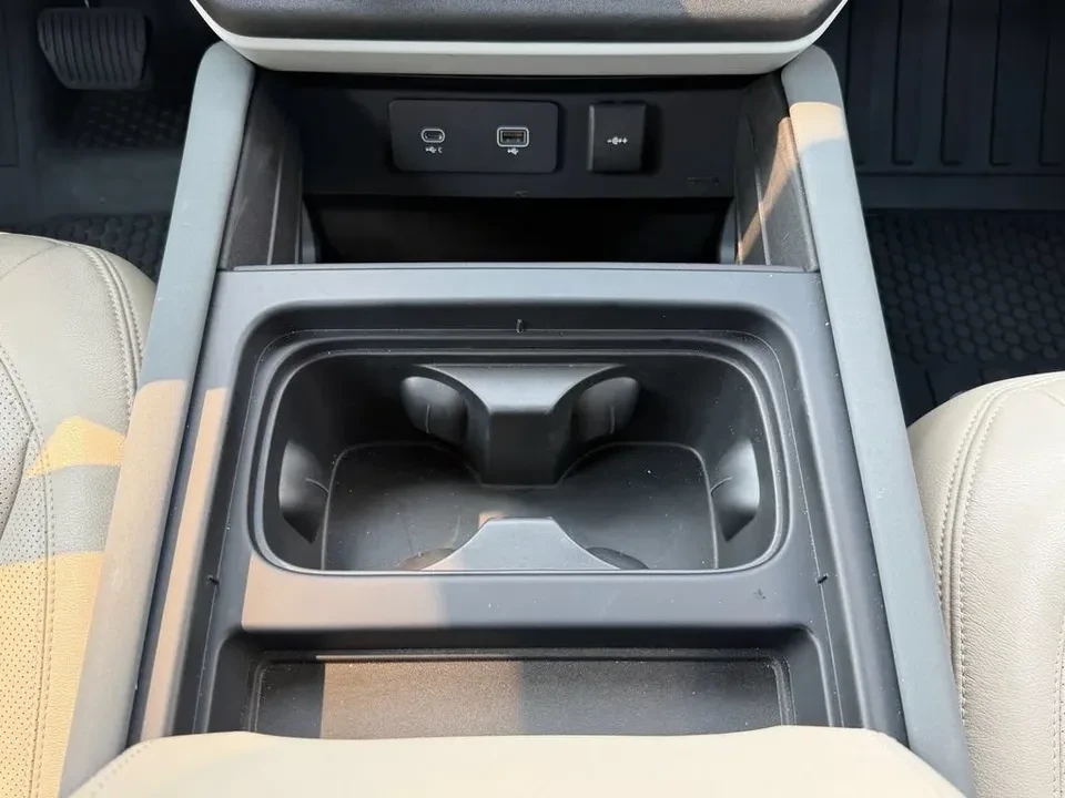 2023 Land Rover Defender L663 - Image 18 of 20
