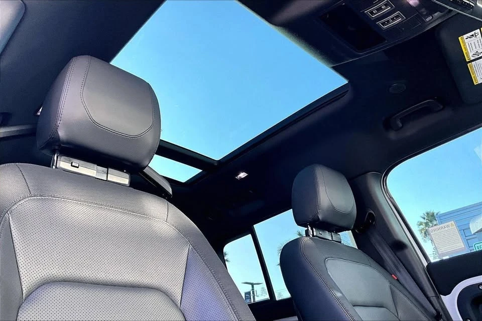 2023 Land Rover Defender L663 - Image 15 of 18