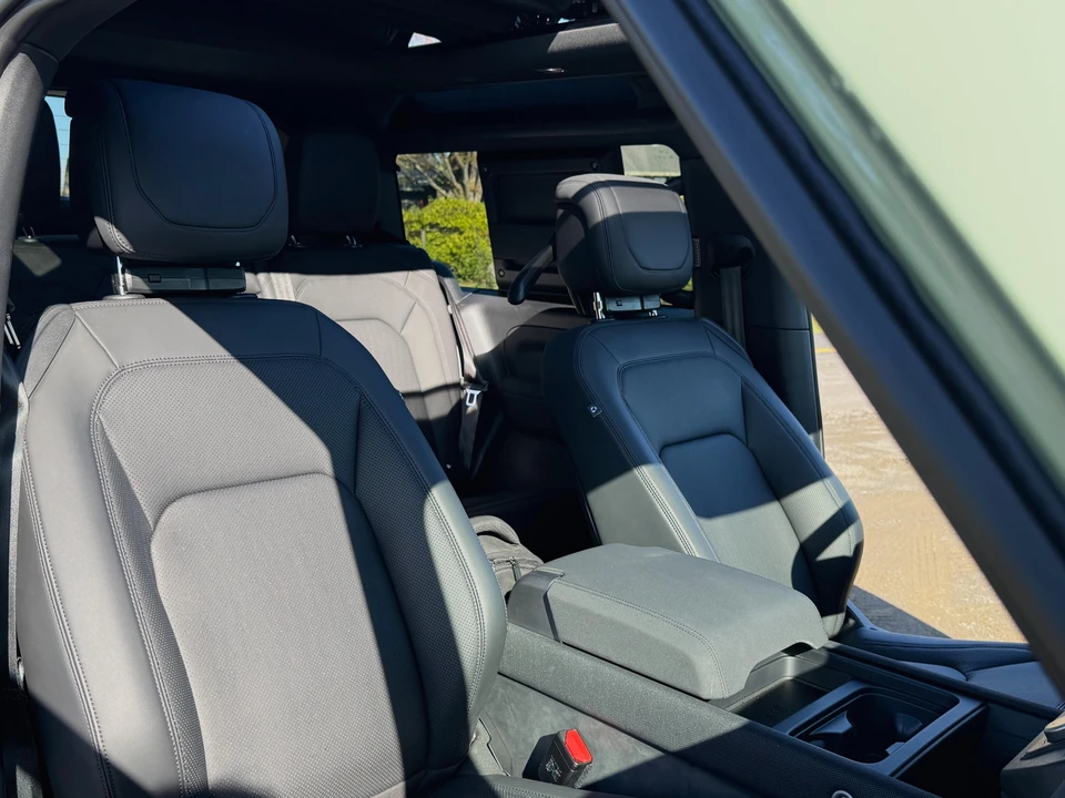 2023 Land Rover Defender L663 - Image 26 of 31