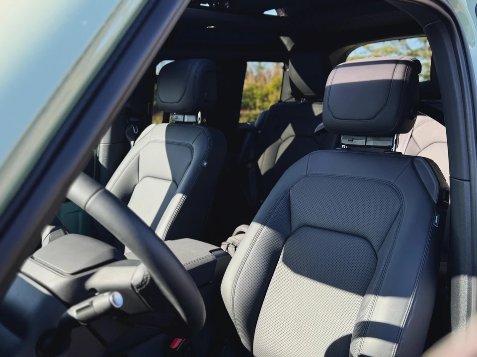2023 Land Rover Defender L663 - Image 25 of 31