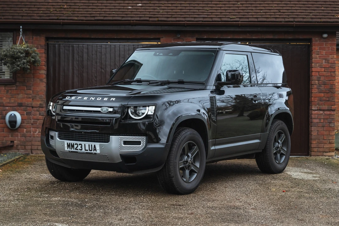 2023 Land Rover Defender 90 - Image 2 of 31