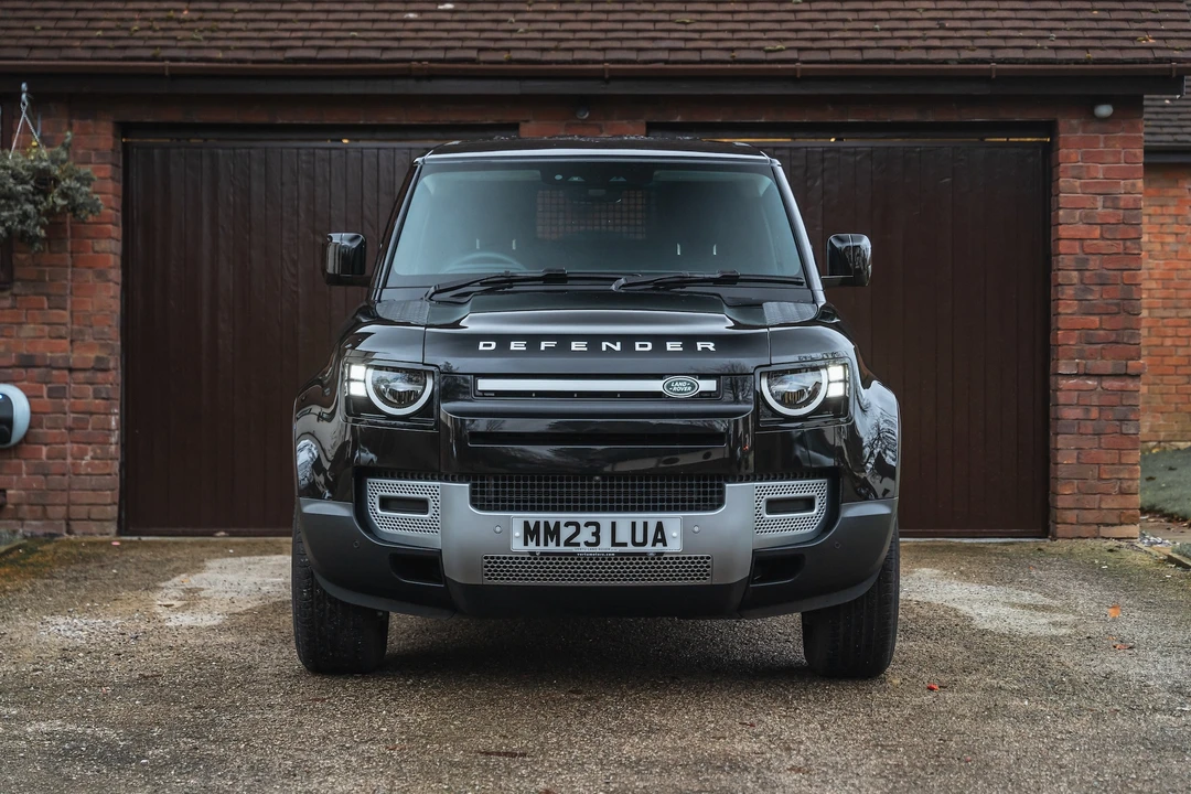2023 Land Rover Defender 90 - Image 3 of 31