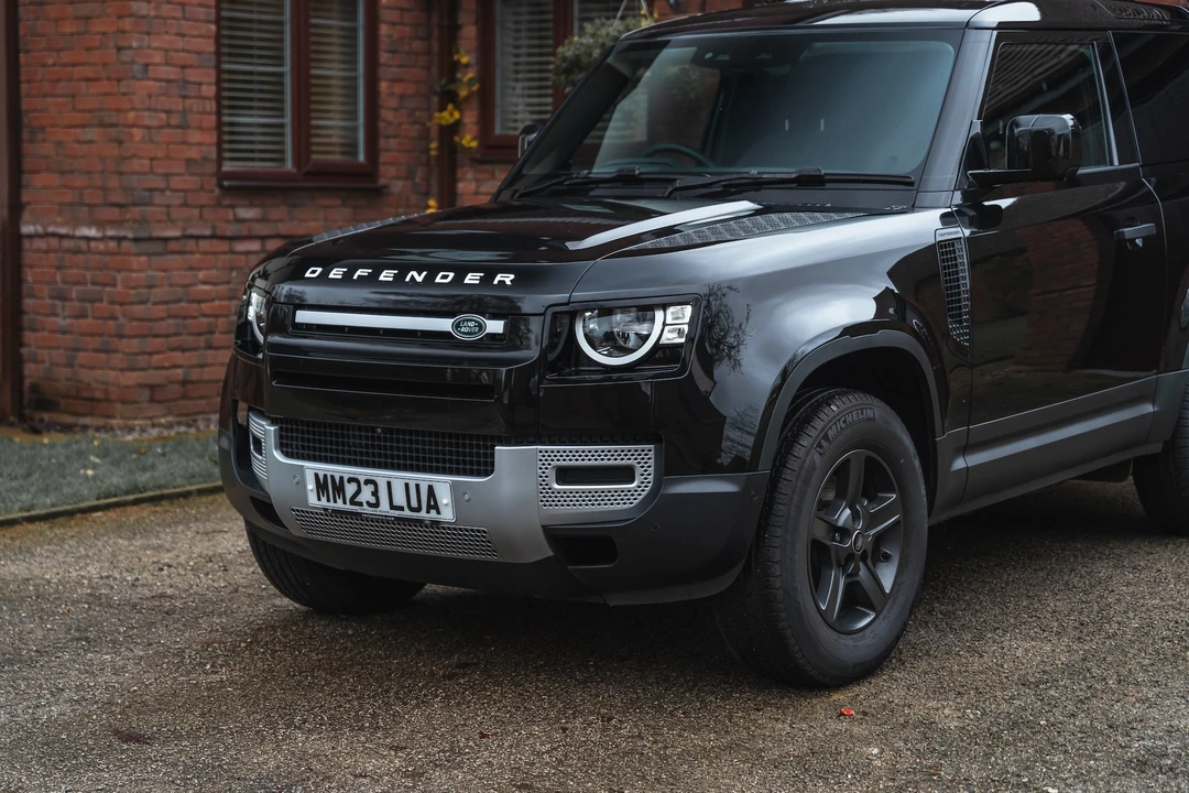 2023 Land Rover Defender 90 - Image 21 of 31