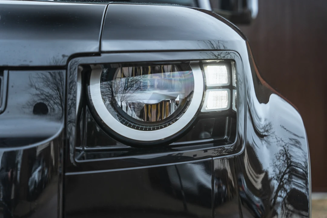 2023 Land Rover Defender 90 - Image 23 of 31