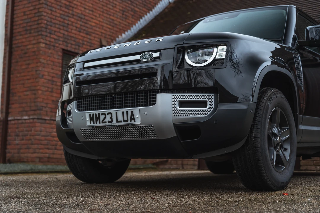 2023 Land Rover Defender 90 - Image 19 of 31