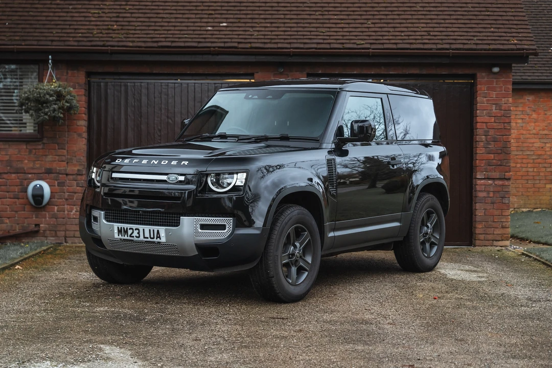 2023 Land Rover Defender 90 - Image 4 of 31