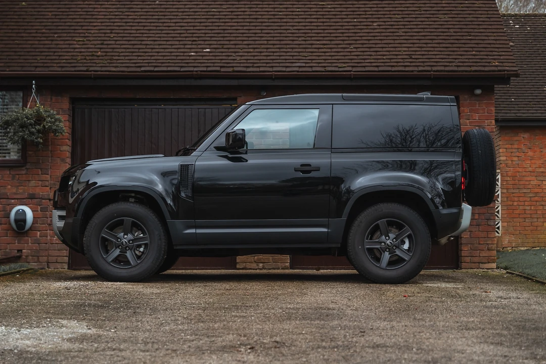 2023 Land Rover Defender 90 - Image 13 of 31