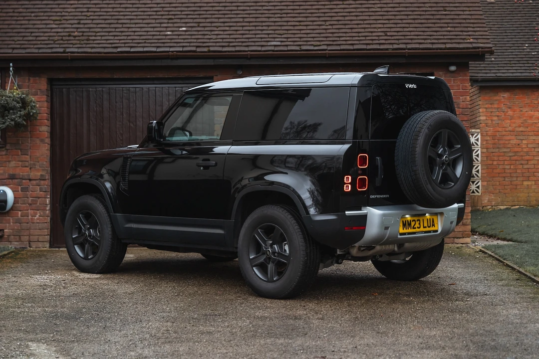 2023 Land Rover Defender 90 - Image 14 of 31