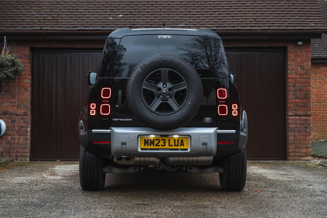 2023 Land Rover Defender 90 - Image 15 of 31