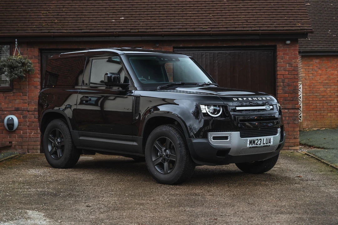 2023 Land Rover Defender 90 - Image 10 of 31