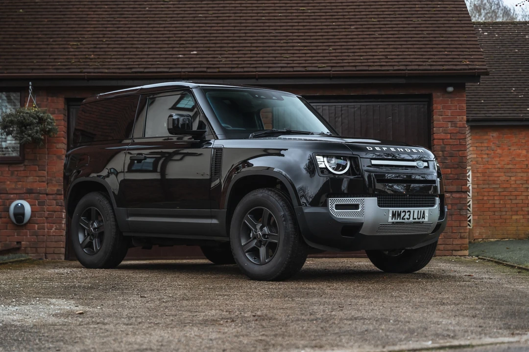 2023 Land Rover Defender 90 - Image 18 of 31