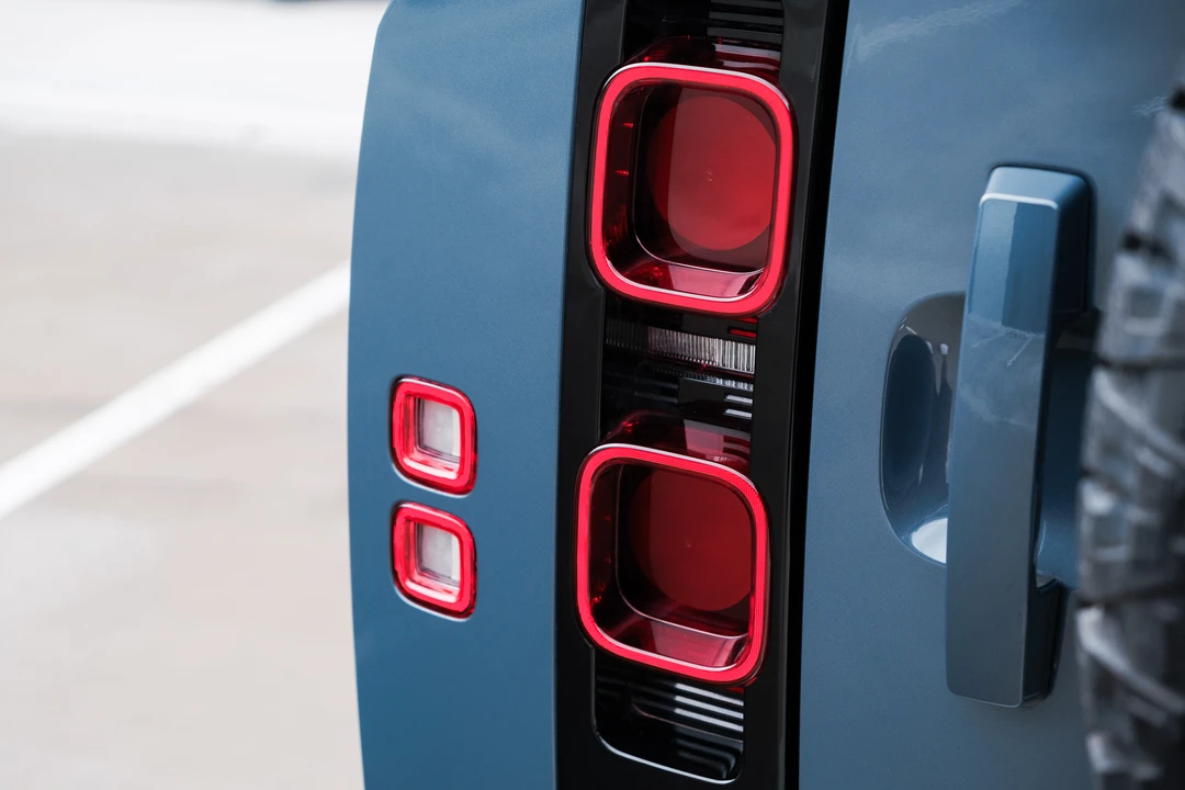 2023 Land Rover Defender L663 - Image 29 of 31