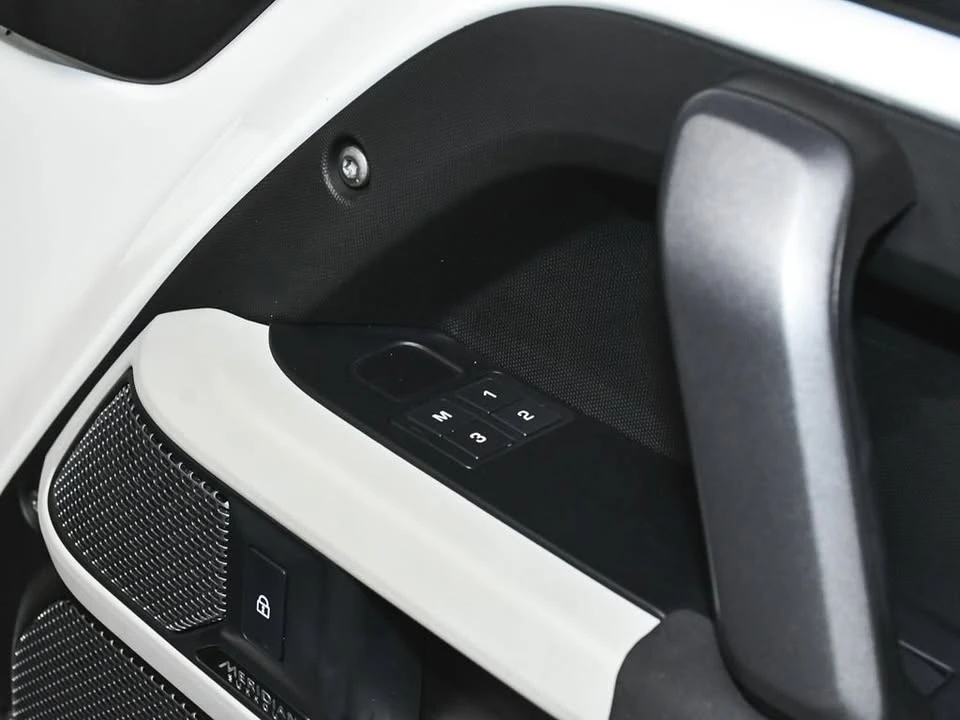 2023 Land Rover Defender L663 - Image 13 of 15