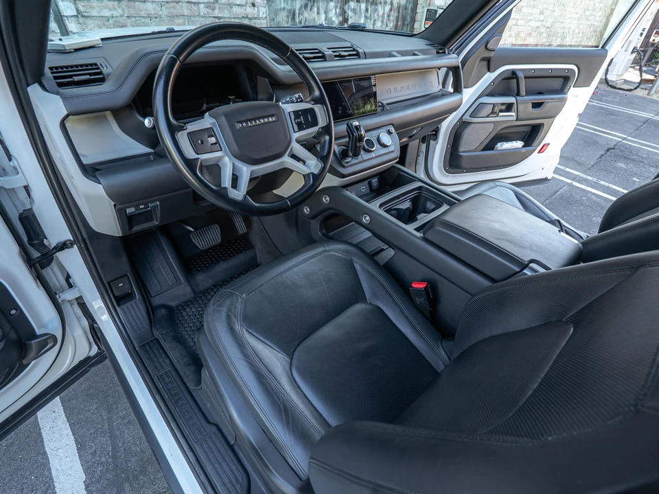 2023 Land Rover Defender L663 - Image 27 of 31