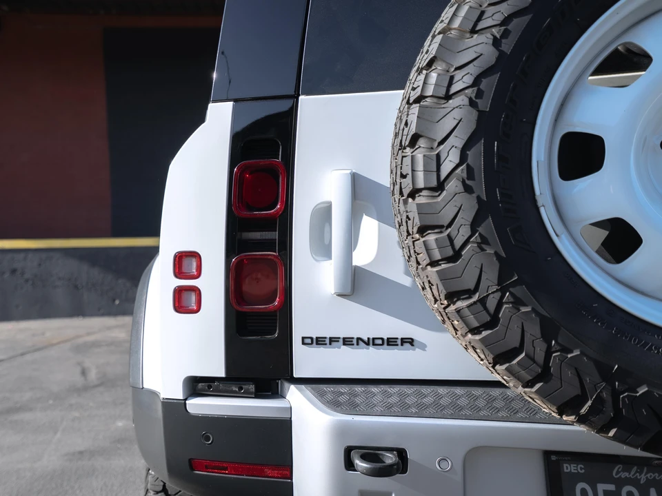 2023 Land Rover Defender L663 - Image 14 of 31