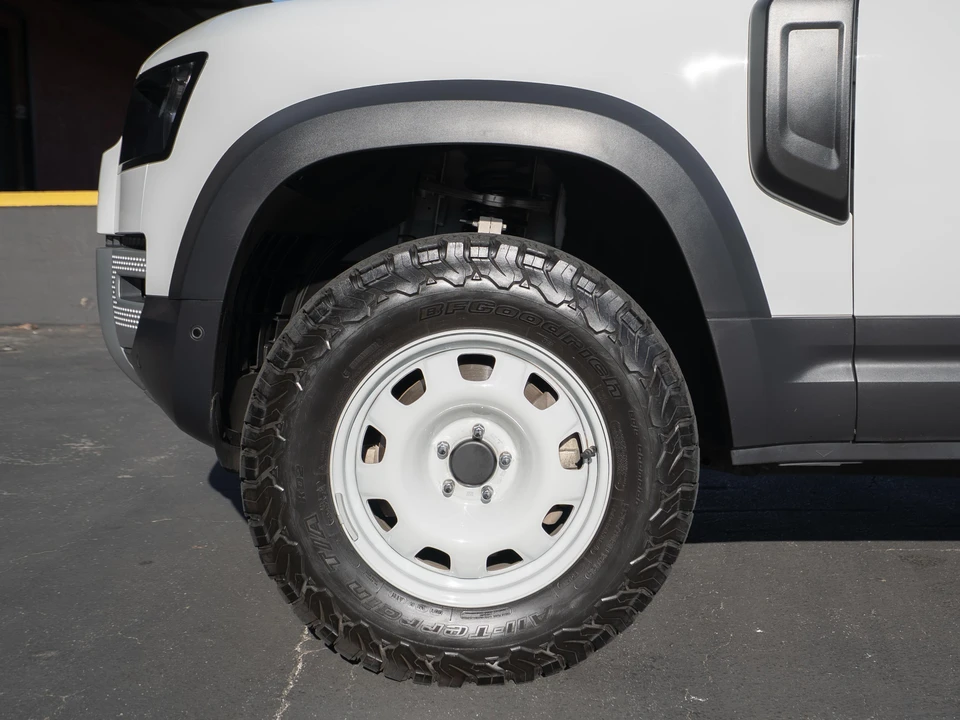 2023 Land Rover Defender L663 - Image 18 of 31