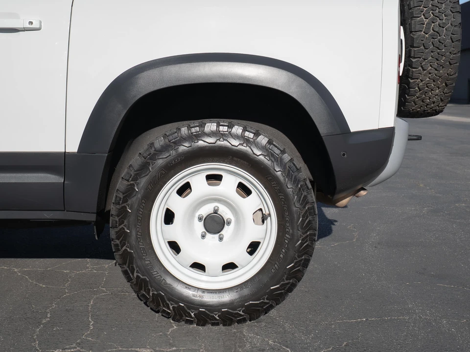 2023 Land Rover Defender L663 - Image 19 of 31