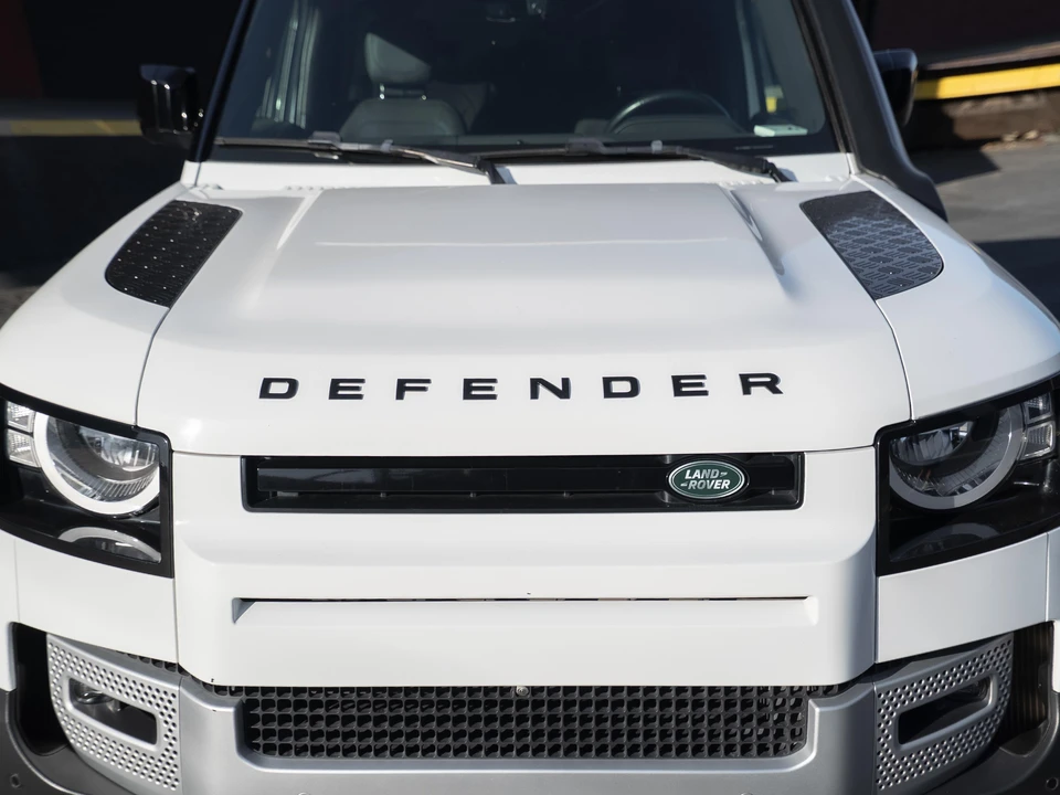 2023 Land Rover Defender L663 - Image 11 of 31