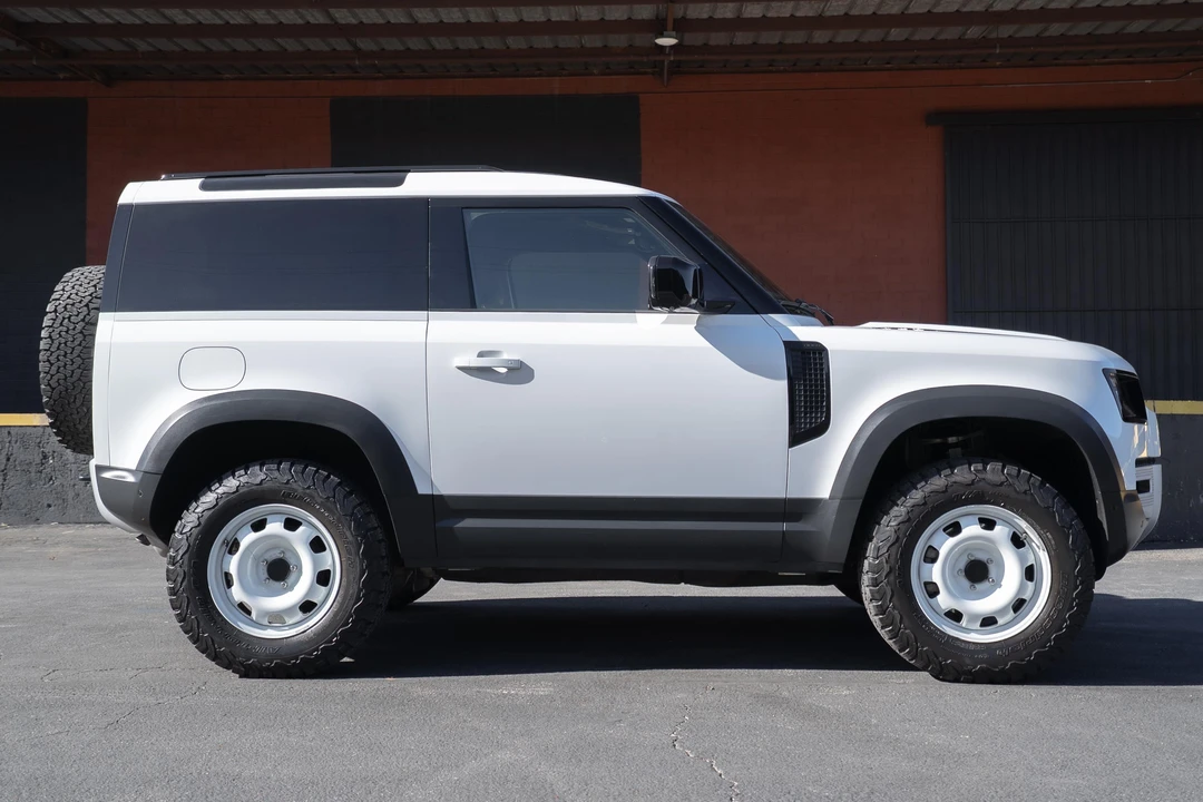 2023 Land Rover Defender L663 - Image 3 of 31
