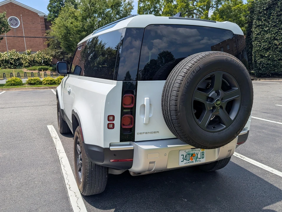 2023 Land Rover Defender L663 - Image 11 of 31