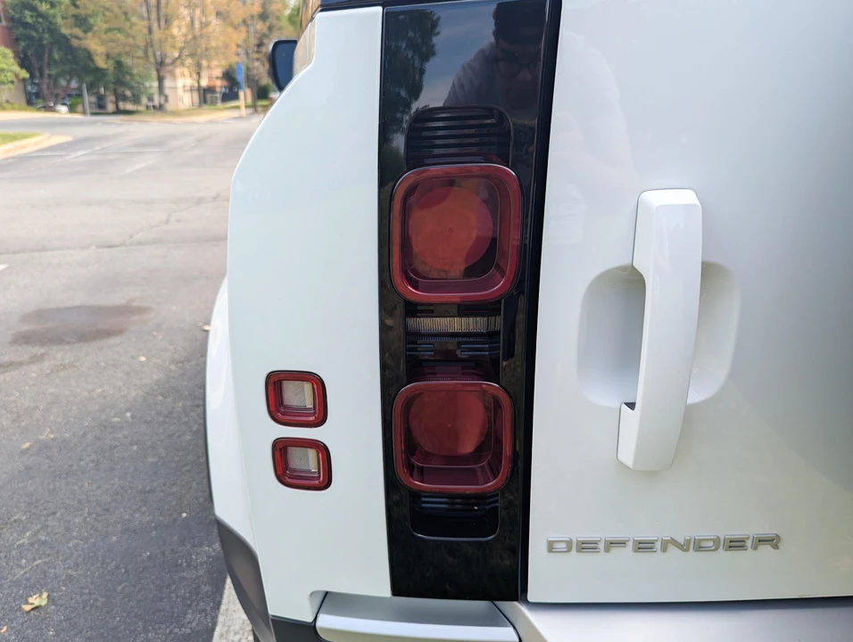 2023 Land Rover Defender L663 - Image 24 of 31