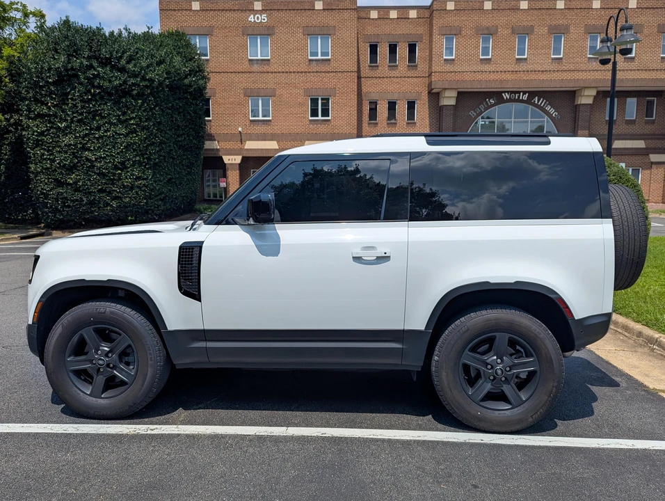 2023 Land Rover Defender L663 - Image 8 of 31