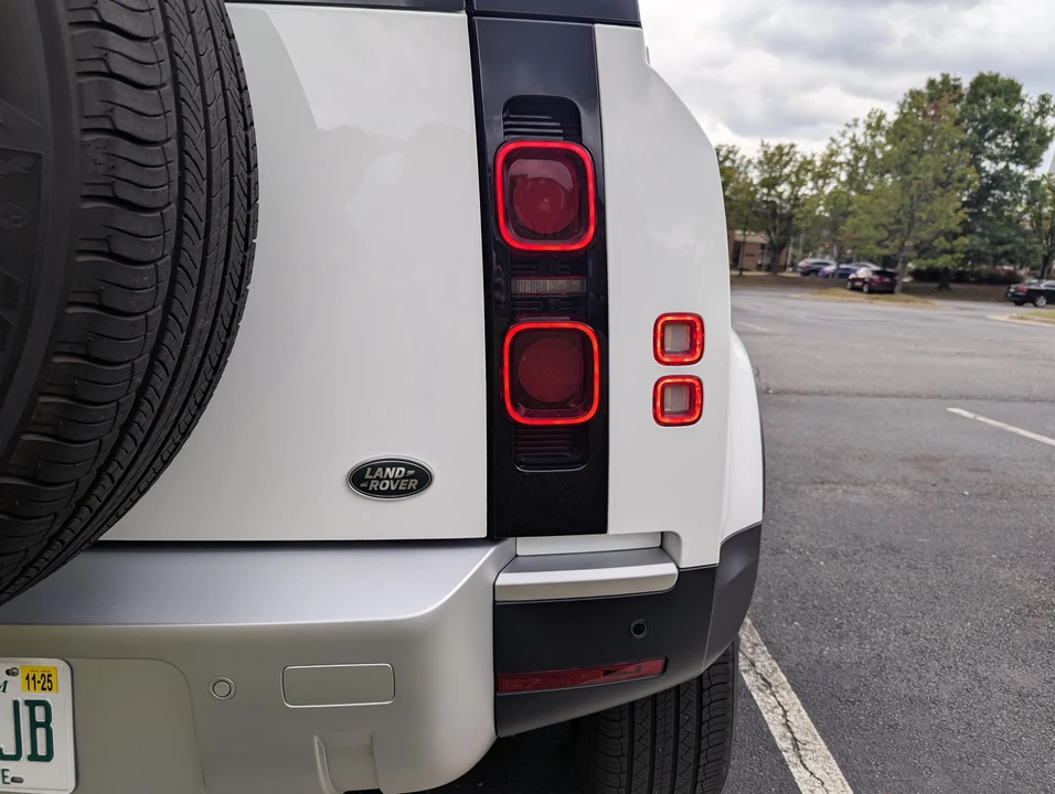 2023 Land Rover Defender L663 - Image 26 of 31