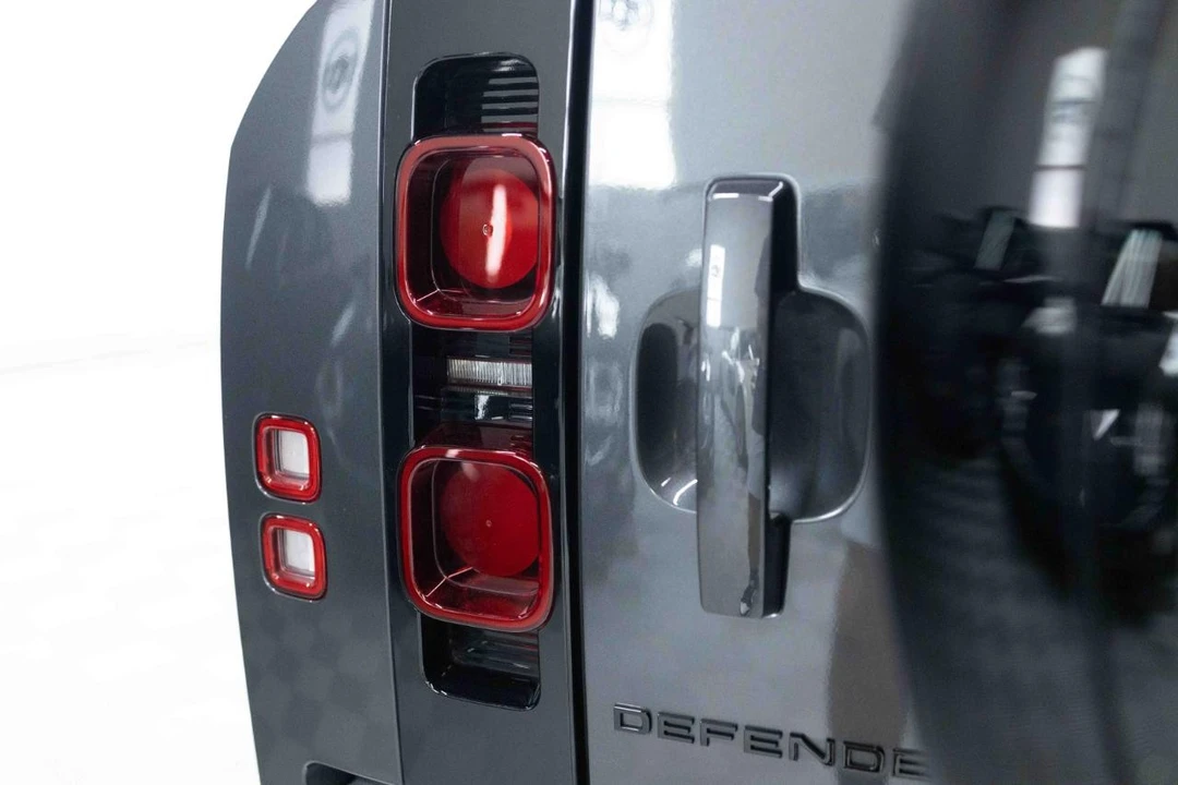 2023 Land Rover Defender L663 - Image 23 of 31