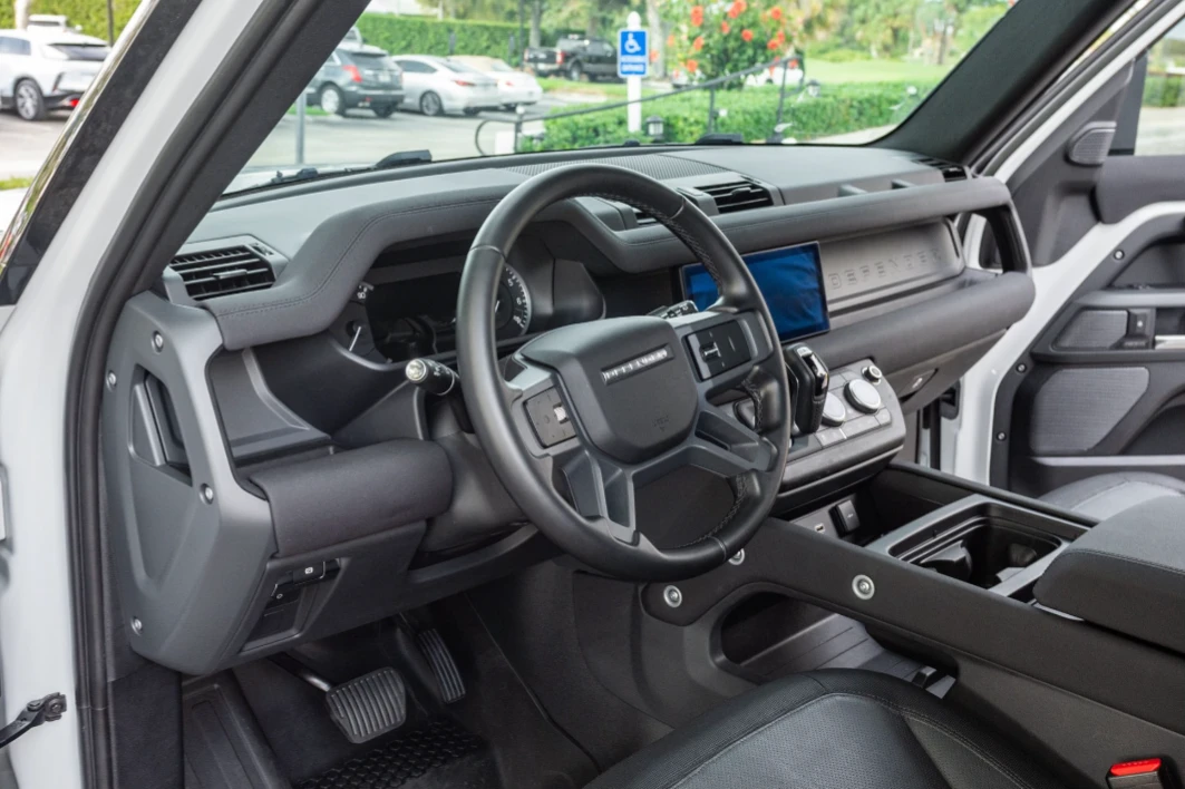 2023 Land Rover Defender L663 - Image 5 of 8