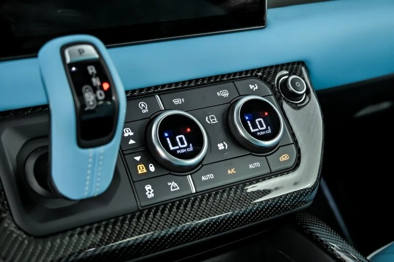 2023 Land Rover Defender V8 - Image 31 of 31