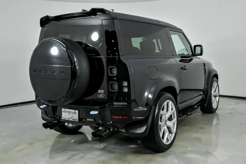 2023 Land Rover Defender V8 - Image 10 of 31