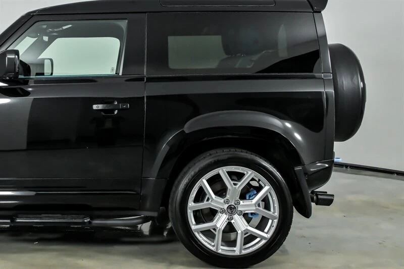 2023 Land Rover Defender V8 - Image 7 of 31