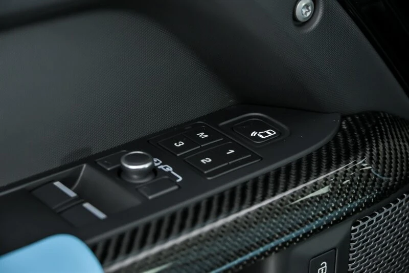 2023 Land Rover Defender V8 - Image 17 of 31