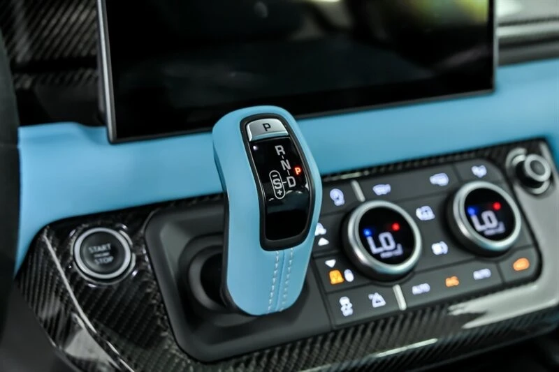2023 Land Rover Defender V8 - Image 30 of 31