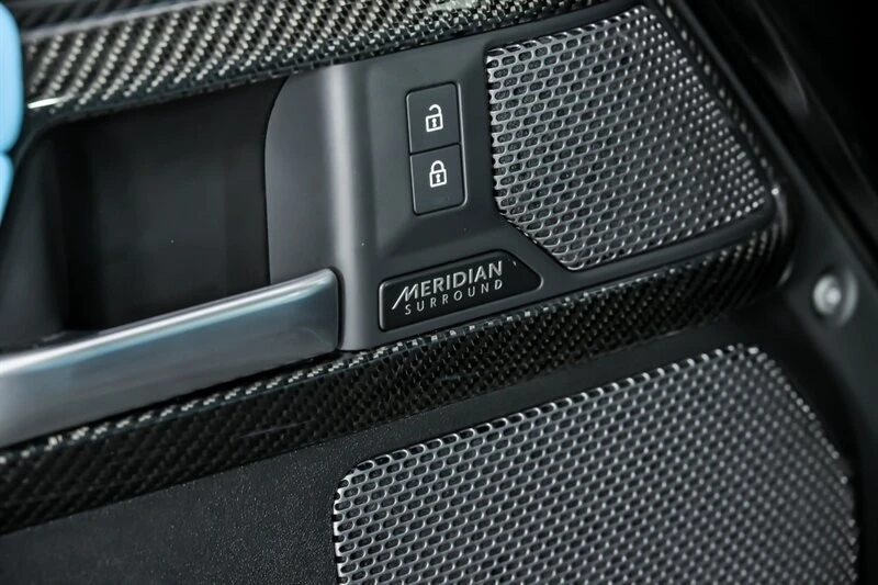 2023 Land Rover Defender V8 - Image 16 of 31