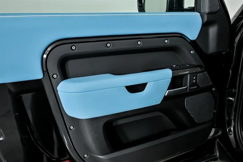2023 Land Rover Defender V8 - Image 15 of 31