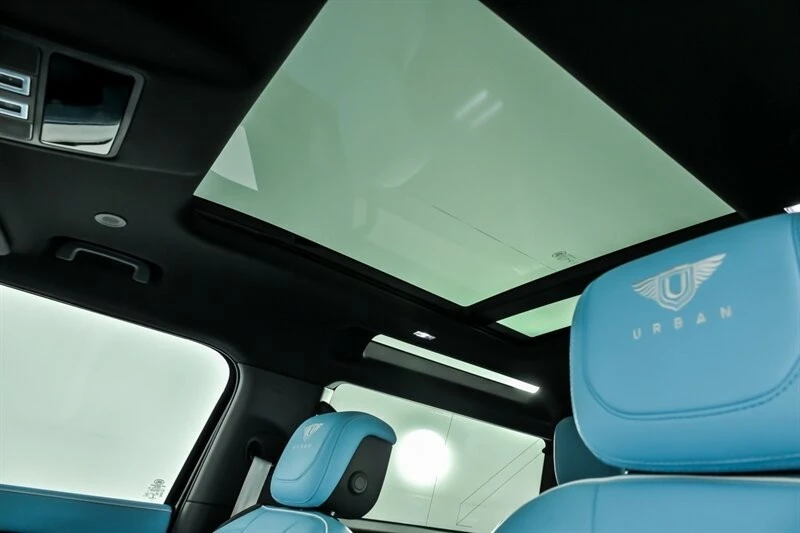 2023 Land Rover Defender V8 - Image 21 of 31