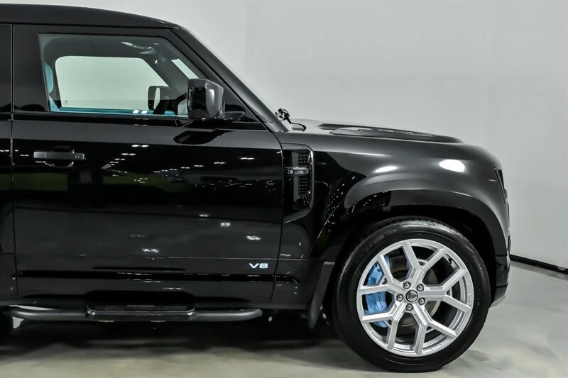 2023 Land Rover Defender V8 - Image 12 of 31