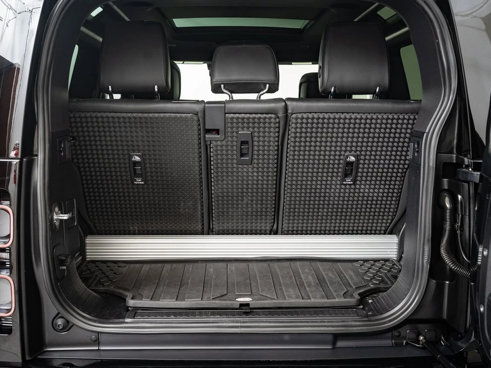 2023 Land Rover Defender L663 - Image 18 of 21