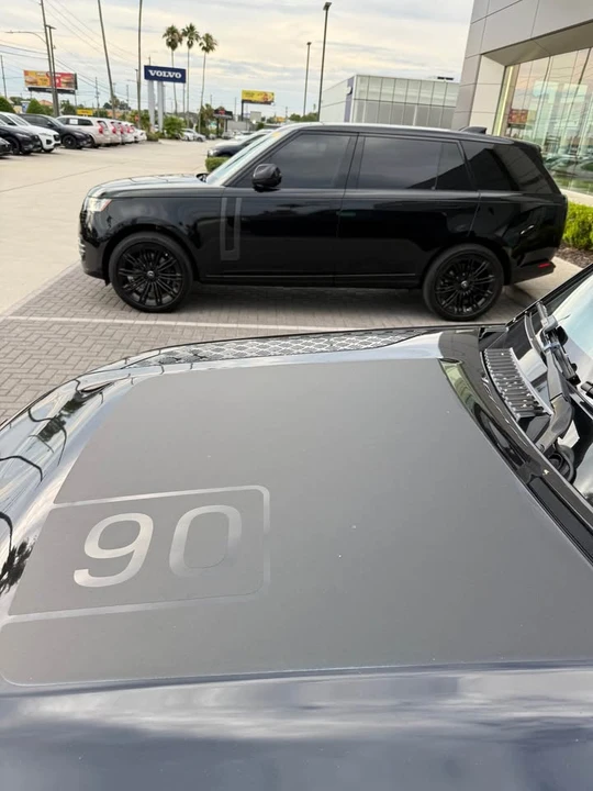 2023 Land Rover Defender V8 - Image 19 of 20