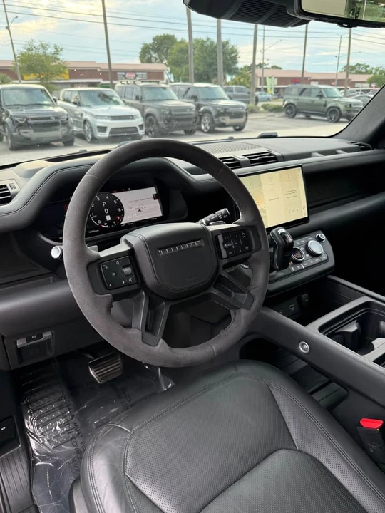 2023 Land Rover Defender V8 - Image 8 of 20