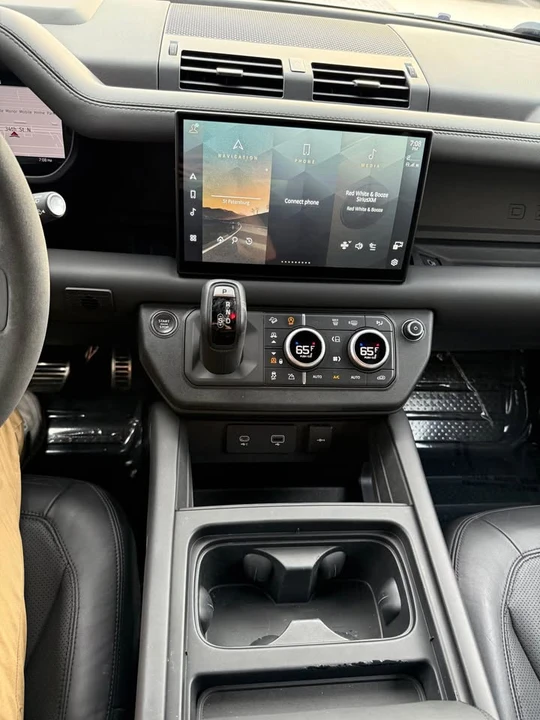 2023 Land Rover Defender V8 - Image 11 of 20