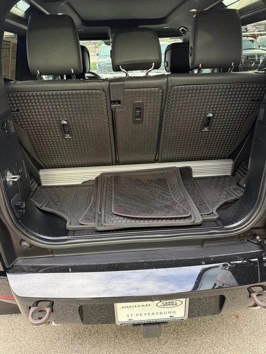 2023 Land Rover Defender V8 - Image 17 of 20