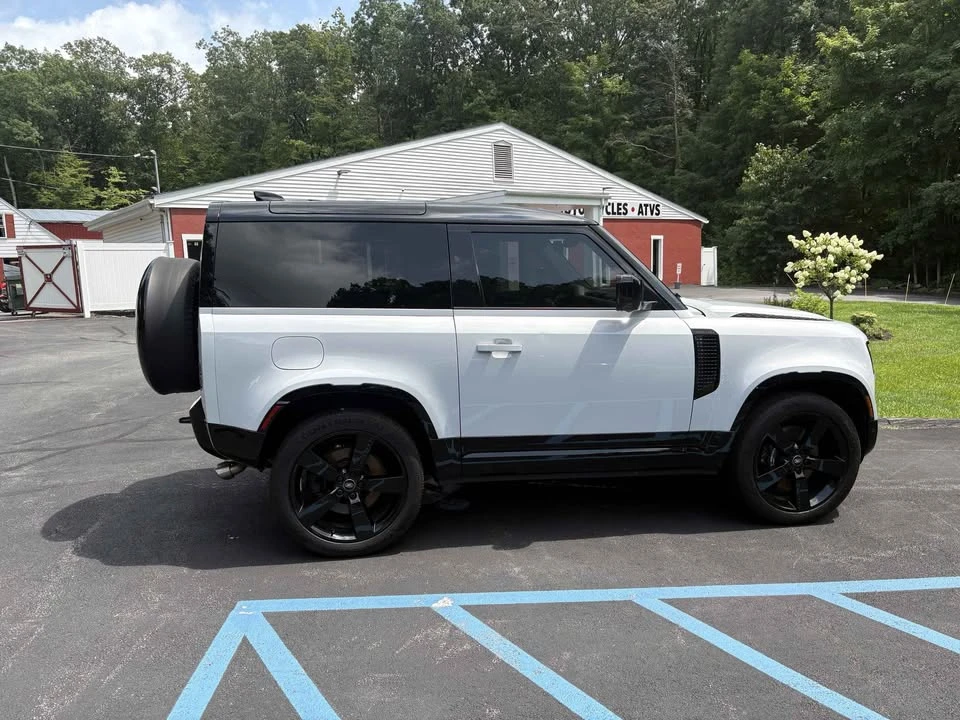 2023 Land Rover Defender V8 - Image 7 of 7