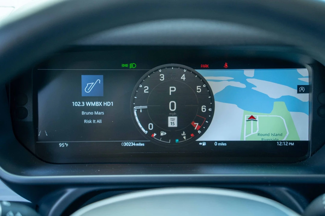 2023 Land Rover Defender L663 - Image 28 of 31