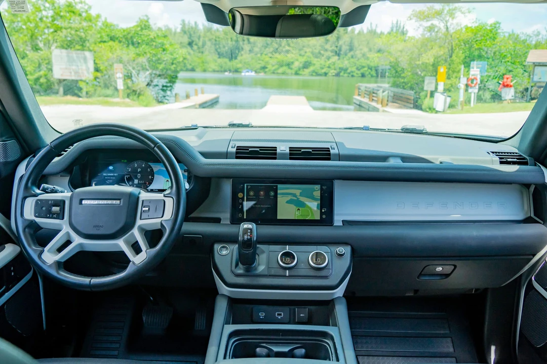 2023 Land Rover Defender L663 - Image 25 of 31