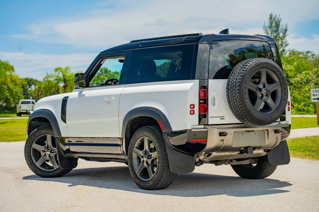 2023 Land Rover Defender L663 - Image 11 of 31