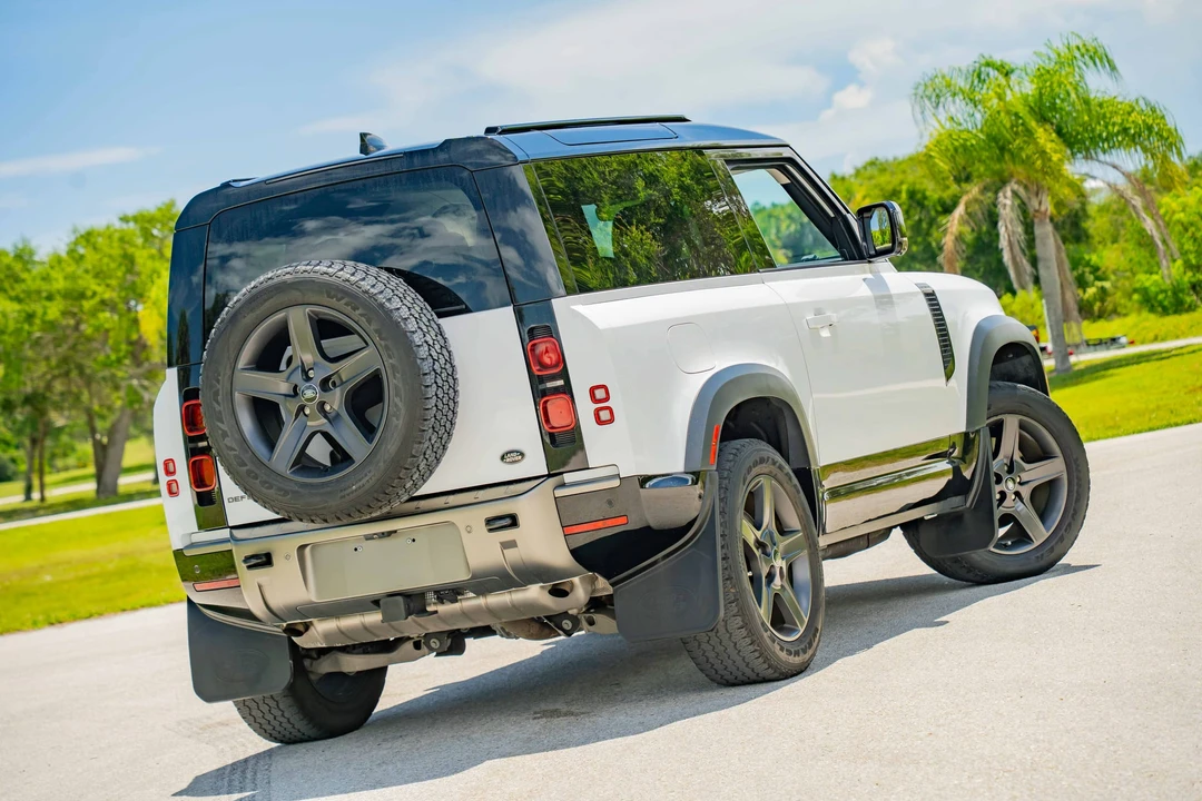 2023 Land Rover Defender L663 - Image 13 of 31